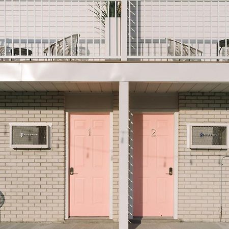 The June Motel, Prince Edward County ピクトン エクステリア 写真