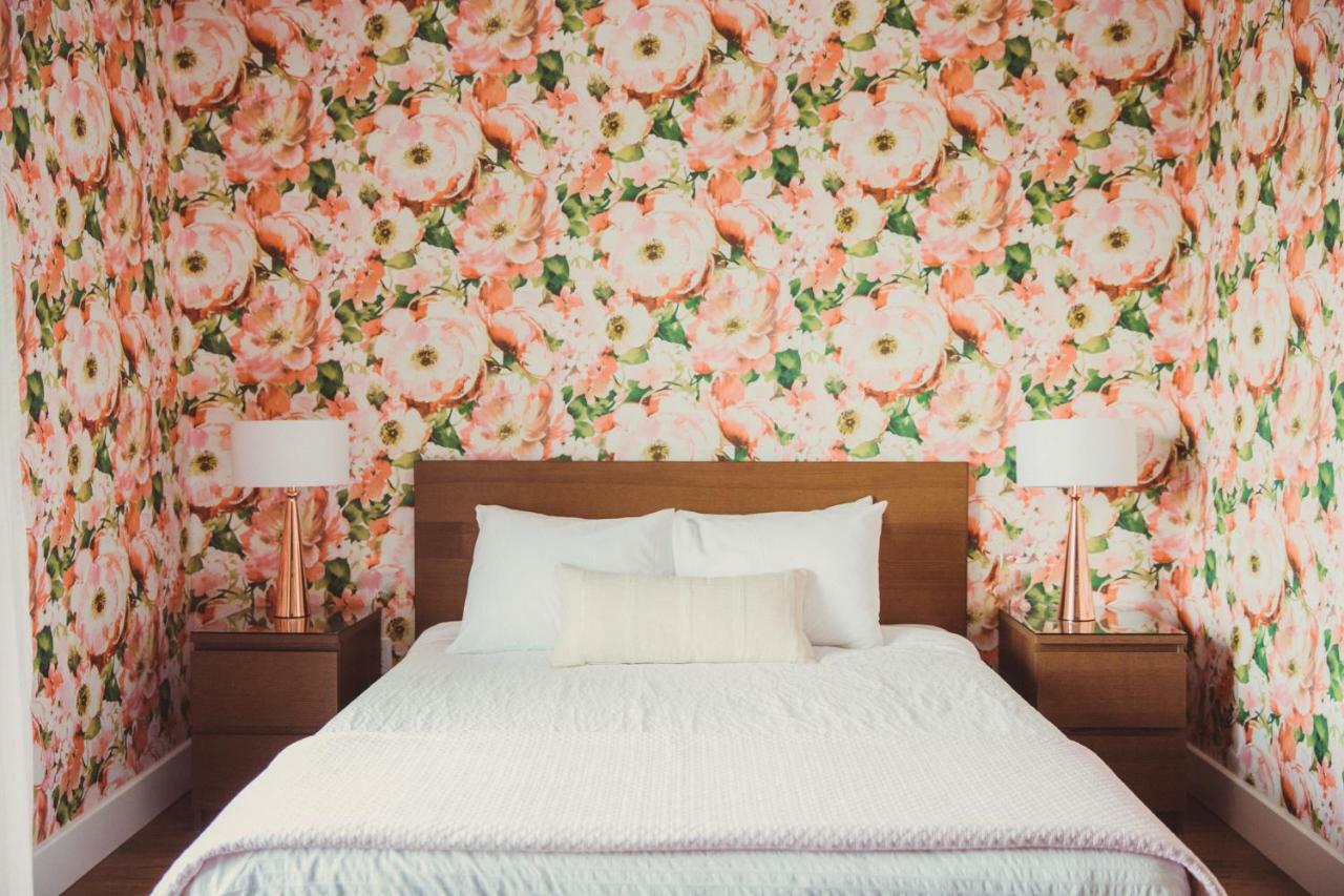 The June Motel, Prince Edward County ピクトン エクステリア 写真