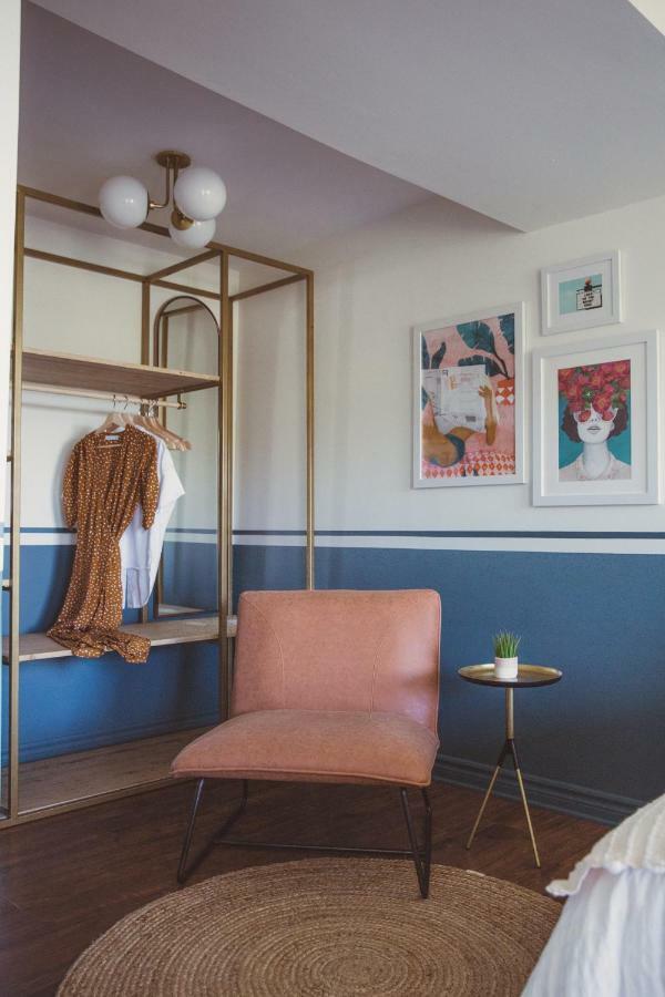 The June Motel, Prince Edward County ピクトン エクステリア 写真