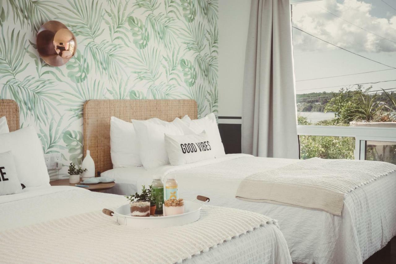 The June Motel, Prince Edward County ピクトン エクステリア 写真